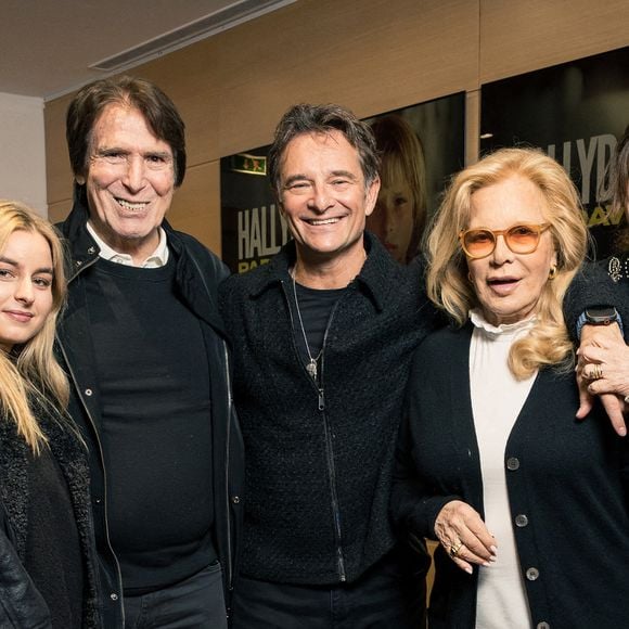 Exclusif - Darina Scotti-Vartan, Tony Scotti, David Hallyday Sylvie Vartan, et Alexandra Pastor-Smet lors de la projection du film documentaire "Hallyday par David" dans les locaux de la chaîne de télévision française M6 à Paris, France le 1er décembre 2025. Photo par Alexis Jumeau/ABACAPRESS.COM
