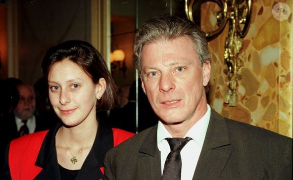 Photo : Père d'une fille unique avec sa femme Cléo Herbert Léonard et sa fille  Eléa lors des Victoires de la musique en 1997 ©BERTRAND RINDOFF PETROFF /  BESTIMAGE - Purepeople
