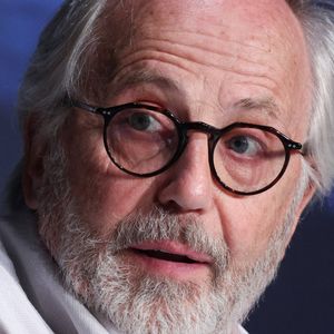 Invité sur le plateau de l’émission "Variétés" sur RTL, Fabrice Luchini est revenu sur sa paternité et sur les regrets qu’il traîne encore à ce sujet.

Fabrice Luchini, lors de la conférence de presse 'Marcello Mio' pendant le Festival International du Film de Cannes, au Palais des Festivals, à Cannes, France. Photo by Syspeo/Pool/ABACAPRESS.COM