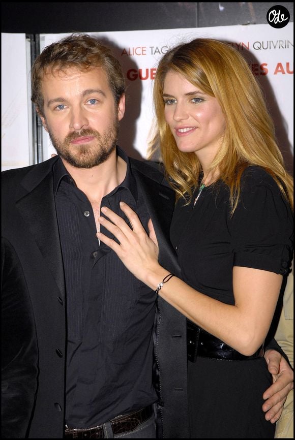 En couple depuis 2003 après leur rencontre sur le tournage du film "Grande École", Alice Taglioni a vu un accident de voiture emporter l’acteur sur le coup, à seulement 30 ans. 

Alice Taglioni et Jocelyn Quivrin à la première du film "Notre univers impitoyable" à l'UGC les Halles le 5 février 2008 ©JAEGLE STEPHANE / BESTIMAGE