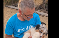 Laurent Jalabert avec un bébé de sa chienne Téha sur Instagram. 19 août 2024.