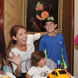 Céline Dion avec ses trois fils. Photo : Facebook/Céline Dion