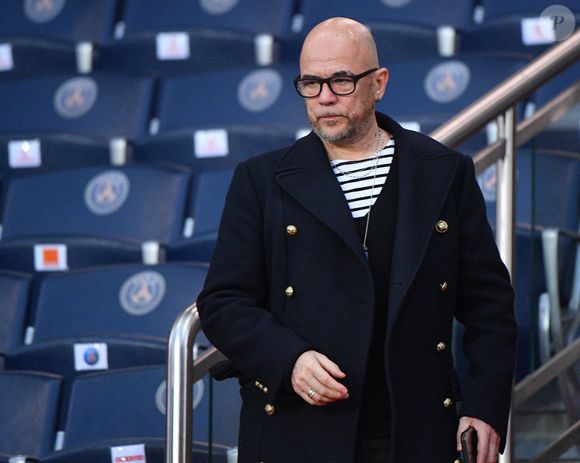 Pascal Obispo regardant la Ligue 1 Paris Saint-Germain (PSG) et Monaco (ASM) le 15 avril 2018, au stade du Parc des Princes à Paris, France. Photo by Christian Liewig/ABACAPRESS.COM