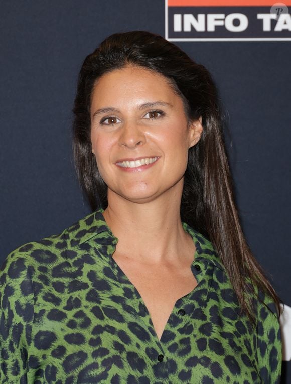 Apolline de Malherbe a alors eu l'occasion de se réunir avec ses parents pour "parler de lui et parler d'eux". 

Apolline de Malherbe - Conférence de presse de la rentrée RMC à Paris le 2 septembre 2025. © Coadic Guirec/Bestimage