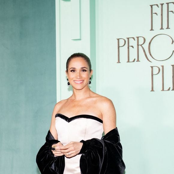 Les billets coûtent 1 664 euros pour une réservation standard et 1 972 euros pour l’expérience VIP.

Meghan Markle, duchesse de Sussex, au photocall du gala annuel de collecte de fonds "Fifteen Percent Pledge" en l'honneur de Tina Knowles aux studios Paramount de Los Angeles, Californie, Etats-Unis, le 19 février 2026. © BFA.com/BACKGRID/Bestimage