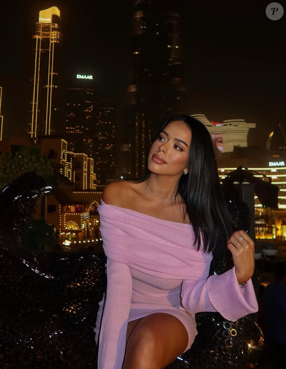 Clémence qui est agent immobilier de luxe et travaille essentiellement à Saint-Tropez et sa région mais aussi en Europe pour l'agence Beauchamp Estates. 

Clémence, agent immobilier de luxe, sur Instagram