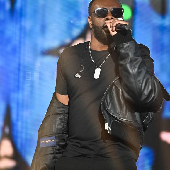 Exclusif - Gims - Scène - Concert événement "Le gala des pièces jaunes" à l'Accor Arena Paris le 26 janvier 2024.
Une soirée de gala exceptionnelle en faveur des Pièces Jaunes ! De nombreux artistes se succèderont pour chanter pour les enfants et adolescents hospitalisés.

© Guillaume Gaffiot / Cyril Moreau  / Bestimage