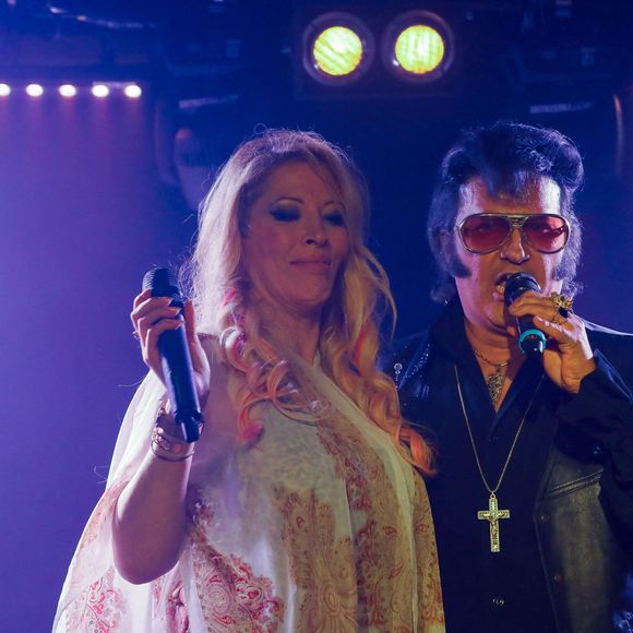 Exclusif - Loana (Loana Petrucciani), Eric Prayer (sosie d'Elvis Presley) - Concert de Eryl Prayer (sosie d'Elvis Presley) lors de la tournée "Elvis Tour intimiste" avec la participation de Loana au bateau théâtre "Le Nez Rouge" à Paris, le 26 juin 2021. © Christophe Clovis / Bestimage