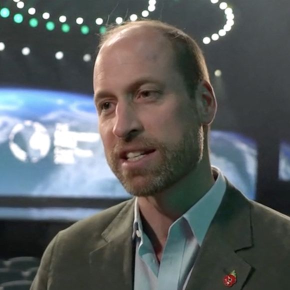 Un geste très généreux pour un futur roi très accessible !

Le prince William prince de Galles lors de son voyage en Afrique du Sud a annoncé que sa femme Kate Middleton allait beaucoup mieux après son traitement contre le cancer  - credit: BBC