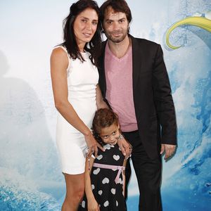 Christophe Dominici avec sa femme et sa fille lors de l'avant-première du film  CLOCHETTE ET LE SECRET DES FEES au cinéma Gaumont Marignan le 2 octobre 2012.
© Guillaume Gaffiot /Bestimage