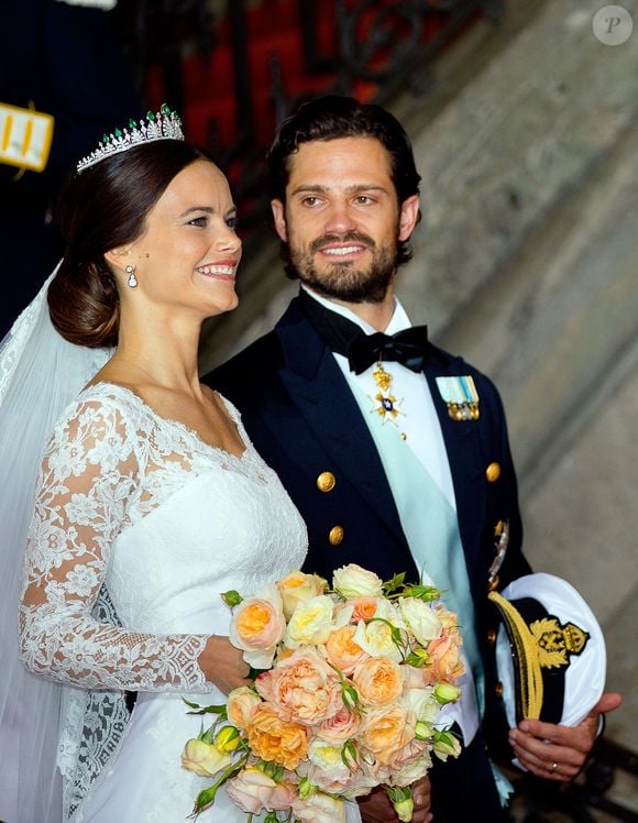 Le prince Carl Philip et la princesse Sofia après leur mariage religieux à la chapelle du palais à Stockholm, Suède, 13 juin 2015. Photo by Albert Nieboer/DPA/Abaca