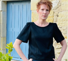 Sur Instagram, elle révèle avoir imaginé et cousu seule son top noir à manches courtes.

Natacha Polony présente sa tenue du jour.