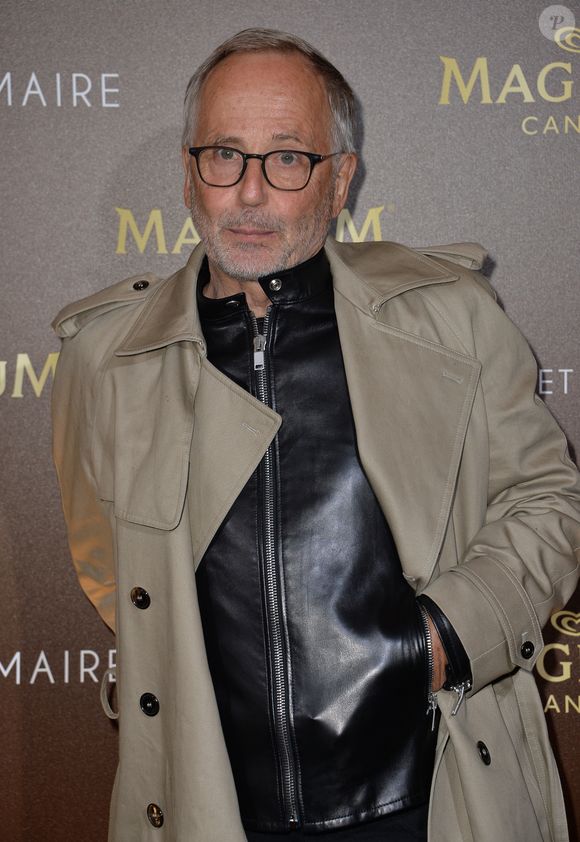 Fabrice Luchini au photocall de l'after party du film "Alice et le Maire" sur la plage privée Magnum lors du 72ème Festival International du Film de Cannes, le 18 mai 2019.
© Ramsamy Veeren/Bestimage