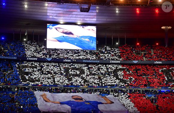 Olivier Giroud, entouré de ses enfants Aria, Aaron, Evan et Jade, reçoit un hommage au Stade de France avant le Quart de finale de la Ligue des Nations de l'UEFA 2025 "France - Croatie (2-0 / tab 5-4)" au Stade de France à Saint-Denis, le 23 mars 2025.
© Christian Liewig/Bestimage