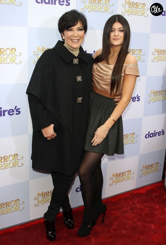 Il faut dire que Kylie Jenner n'avait pas d'autres choix que de jouer le jeu de la télé-réalité Kardashian, imposée par sa famille alors qu'elle n'était qu'une adolescente...

Kris Jenner et Kylie Jenner à l'avant-première du film "Mirror" à Los Angeles, le 17 mars 2012. FAMEFLYNET / BESTIMAGE