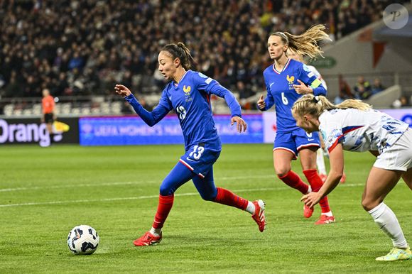 lors de la conférence de presse qui a suivi leur victoire après le match contre les Pays-Bas dans le cadre de l'Euro 2025

Selma Bacha (fr) vs Frida Maanum (no) - Football Feminin - La France l'emporte contre la Norvège (1-0) pour leur premier match de la phase de groupe de la Ligues de Nations 2025 à Toulouse le 21 mars 2025.
© Thierry Breton / PsnewZ / Bestimage