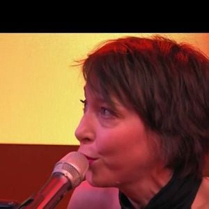 Jean Dujardin surpris par Jeanne Cherhal dans "C à vous", diffusé sur France 5 ce 11 mars 2026

Copyright : Capture d'écran France 5 / C à vous