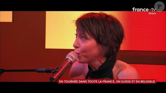 Jean Dujardin surpris par Jeanne Cherhal dans "C à vous", diffusé sur France 5 ce 11 mars 2026

Copyright : Capture d'écran France 5 / C à vous