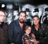 Mais les stars de la soirée, c'était sans aucun doute les comédiens d'"Un p'tit truc en plus" !
Gad Abecassis, Artus, Marie Colin, Philippe Shangti, lors de la présentation de l'œuvre "No Judgement here" de Philippe Shangti avec l'équipe du film "Un p'tit truc en plus" au studio Harcourt à Paris le 4 juin 2025. © Jack Tribeca / Bestimage