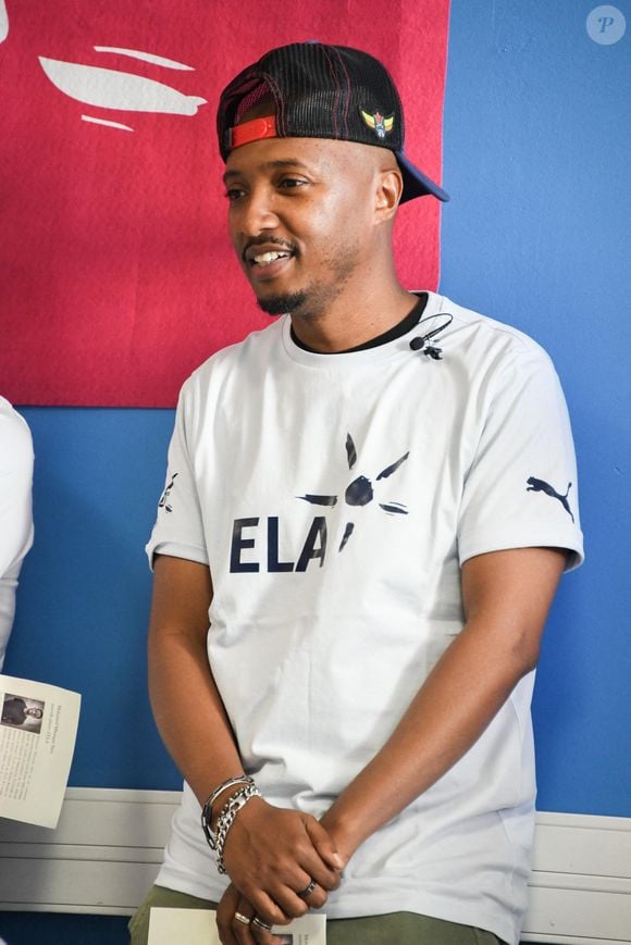 C'est ce que le chanteur a expliqué au cours d'une interview pour "La Tribune diamnche"

Le chanteur Soprano lors de la lecture de la dictée ELA aux élèves de la 6ème F du collège Henri Barnier à Marseille le 18 octobre 2022. Le texte de la dictée 2022 est de Mohamed Mbougar SARR, "L'étoile qui n'avait pas sommeil", lauréat du Prix Goncourt 2021.