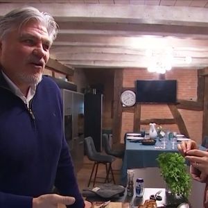 Ils ont alors dû composer un menu pour quatre personnes, le tout pour moins de 30 euros. À cela s’ajoutait une difficulté supplémentaire : un thème imposé, la crème.

David Douillet et sa femme Vanessa dans leur cuisine dans l'Ain -  Samedi 6 décembre 2025