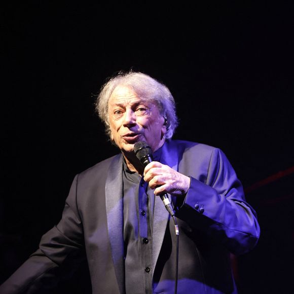 C'est ce qui avait été dit l'année dernière

Exclusif - Hervé Vilard - Concert de Hervé Vilard au café de la danse à Paris le 13 décembre 2025.
© Cédric Perrin / Bestimage