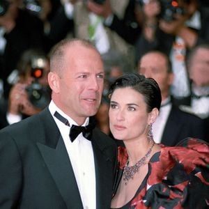 "Il est très important pour tous ceux qui sont confrontés à cette situation de rester le plus souvent en contact avec les personnes touchées par ce genre de maladie."

Bruce Willis et Demi Moore au Festival de Cannes 1997 pour la première du " 5ème élément ", France le 20 mai 1997. Photo par ZUMA/ABACAPRESS.COM