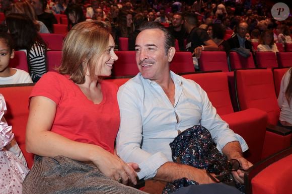 Exclusif - Nathalie Pechalat et son mari Jean Dujardin - People à la représentation exceptionnelle du spectacle musical "Sur la route Enchantée" de Chantal Goya au Palais des Congrès de la Porte Maillot à Paris - © Jack Tribeca / Bestimage