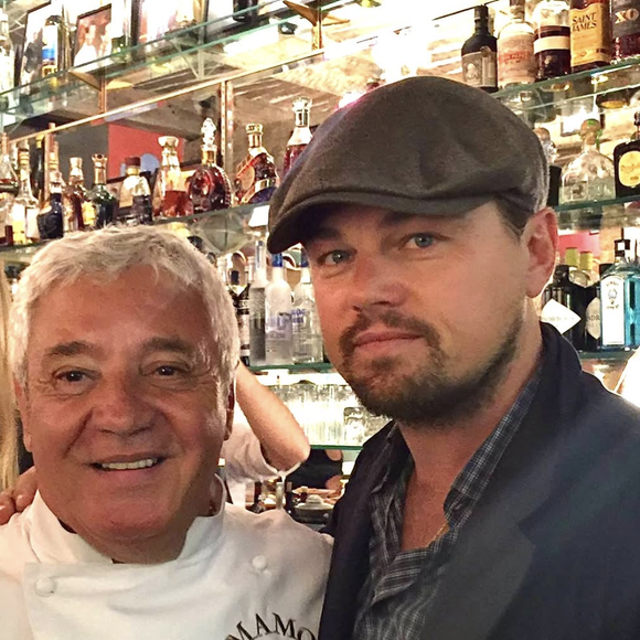 Cette institution d'Antibes séduit autant par sa cuisine que par son carnet d'habitués particulièrement prestigieux.

Léonardo DiCaprio au "Mamo Michelangelo", restaurant d'Antibes prisé par les stars @Facebook