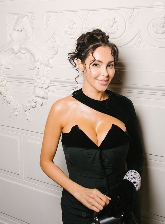 Un gros coup dur pour la jeune femme qui a fait des pieds et des mains pour retrouver sa valise perdue. Mais pour l'instant, rien ne dit qu'elle l'ait retrouvée. 
Nabilla - Les célébrités au défilé Jean-Paul Gaultier "Collection Haute Couture Printemps/Eté 2025" lors de la Fashion Week de Paris (PFW), le 29 janvier 2025
© Sam Delpech / Bestimage