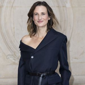 Ainsi que celle de Camille Cottin, très jolie en bleu marine

Camille Cottin - Arrivées au défilé Christian Dior au Musée Rodin pour la Collection Haute Couture Printemps/Eté 2025 lors de la Fashion Week de Paris (PFW), France,le 27 janvier 2025. © Olivier Borde/Bestimage