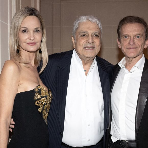 Marie Saldmann, Enrico Macias et le Docteur Frédéric Saldmann assistent au Gala des Stethos d'or 2024 à l'Hôtel George V, le 18 mars 2024 à Paris, France. Photo par David NIVIERE/ABACAPRESS.COM