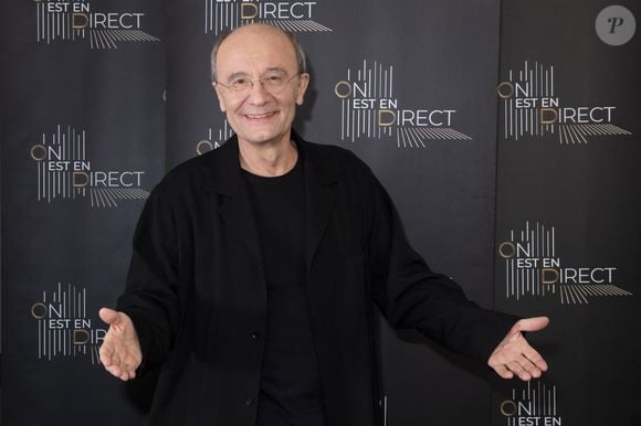 Exclusif - Philippe Geluck en backstage de l'émission On Est En Direct (OEED) du samedi 11 décembre, présentée par L.Salamé et L.Ruquier, à Paris, France, le 11 décembre 2021. © Jack Tribeca/Bestimage