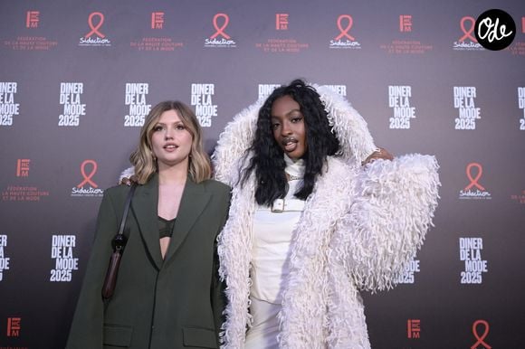 Marine Delplace et Ebony Cham (Star Academy) au photocall du 22ème dîner de la mode pour le Sidaction à Paris le 30 janvier 2025.
© Rachid Bellak / Bestimage