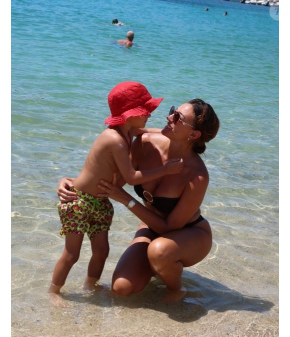 Ce lundi 7 juillet 2025 à l'occasion des 5 ans de son fils cadet Andrea, Rachel Legrain-Trapani s'est saisie de ses réseaux sociaux pour lui faire une tendre déclaration.

Rachel Legrain-Trapani immortalisée aux côtés de son fils Andrea (Capture d'écran Instagram - 7 juillet 2025)