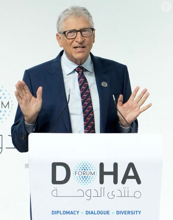 Le fondateur de Microsoft Bill Gates possède lui-aussi l'un des biens immobiliers les plus chers et étonnants au monde...

Bill Gates s'adresse au public lors de l'ouverture du Forum de Doha au Qatar le 6 décembre 2025. Photo Balkis Press/Abaca