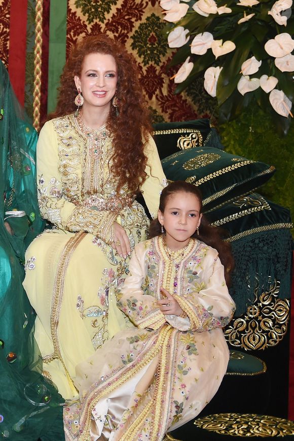 Ce retour contrôlé pourrait annoncer une réhabilitation progressive de son rôle public.

L'épouse du Roi du Maroc Lalla Salma et sa fille Lalla Khadija assistent à la cérémonie du henné, dans le cadre des célébrations du mariage royal du Prince Moulay Rachid et de Mlle Oum Keltoum Boufares, au Palais Royal à Rabat, Maroc, le 13 novembre 2014. Photo by Balkis Press/ABACAPRESS.COM