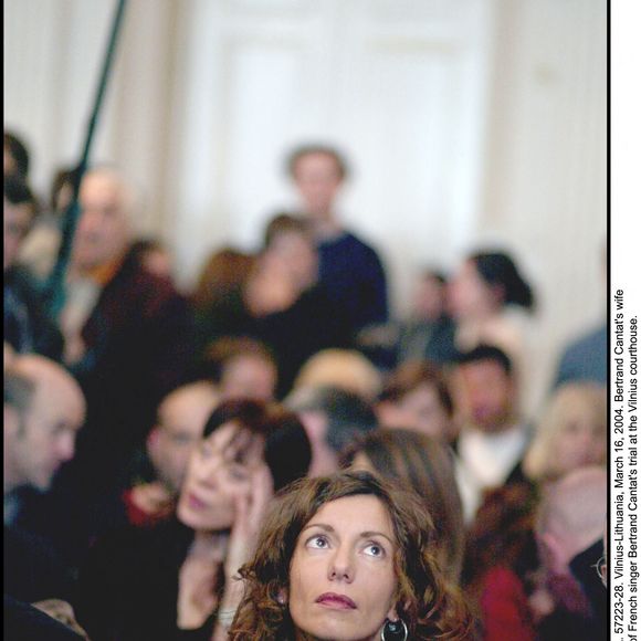 L'épouse de Bertrand Cantat, Kristina Rady, à l'ouverture du procès du chanteur français Bertrand Cantat au palais de justice de Vilnius. Mars 2004 © Mousse/Hounsfield/ABACA.
