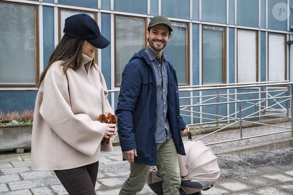 La princesse Sofia, le prince Carl Philip et leur fille quittent l'hôpital Danderyds près de Stockholm, en Suède le 8 février 2025. Photo par Dana Press / Bestimage