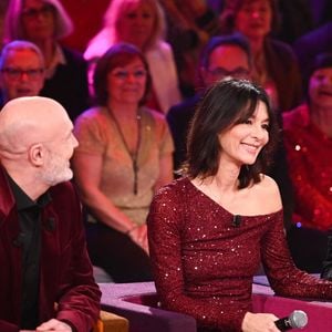 Exclusif - Frank Leboeuf, son épouse Chrislaure Nollet et sa belle-fille Djéane Nollet lors de l'enregistrement de l'émission "Famille je vous aime" présentée par M.Drucker et qui sera diffusée le 29 décembre sur France 3, au studio Rive gauche, à Paris, France, le 2 décembre 2025. © Gaffiot-Perusseau/Bestimage