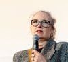 Le visage grave, lunettes sur le nez, Julie Delpy a détaillé cet enfer dans une nouvelle vidéo postée au cours du week-end : les nuisances commencent à 7 heures du matin tapantes, et ce, même lors des jours fériés.

Julie Delpy - Photocall du film "Les Barbares" lors du 30ème festival du film francophone, Cinemania, à Montréal. Le 16 novembre 2024
© Sylvain Lefevre / Bestimage