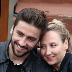 Entrepreneur depuis 2016, Thomas Sabatier est le fondateur de The Chatbot Factory, devenue Tolk en 2021.
Audrey Lamy et son compagnon Thomas Sabatier aux Internationaux de France de tennis de Roland Garros à Paris le 1er juin 2014.
© DOMINIQUE JACOVIDES / BESTIMAGE