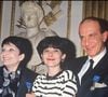 "Fille de Roland Petit, chorégraphe de renommée internationale, et de Zizi Jeanmaire, grande dame du music-hall, Valentine était elle-même une artiste passionnée, vivant intensément avec la musique et les vers qu'elle écrivait".
Archives : Zizi jeanmaire, Roland Petit et leur fille Valentine Petit en 1998, reçoivent la médaille d'ordre national du mérite @DOMINIQUE JACOVIDES / BESTIMAGE
