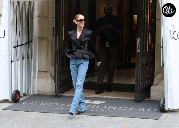 Céline Dion à son départ du Royal Monceau à Paris, France, le 3 septembre 2026. © Denis Guignebourg/Bestimage