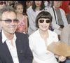 Ce jeudi 13 août 2026, la chanteuse de 80 ans a appris le décès de son grand ami, Olivier Echaudemaison, à l'âge de 84 ans. 

Mireille Mathieu et Olivier Echaudemaison au défilé de mode Christian Lacroix en 2008 à Paris.

RINDOFF-BORDE / BESTIMAGE