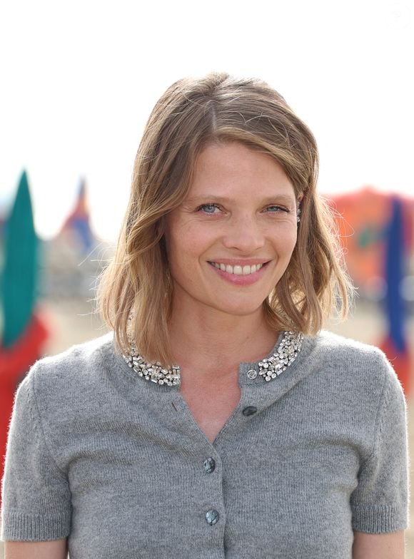 Melanie Thierry au photocall du jury Révélations sur les planches lors du 49ème Festival du Cinéma Américain de Deauville, le 6 septembre 2023.
© Denis Guignebourg/Bestimage