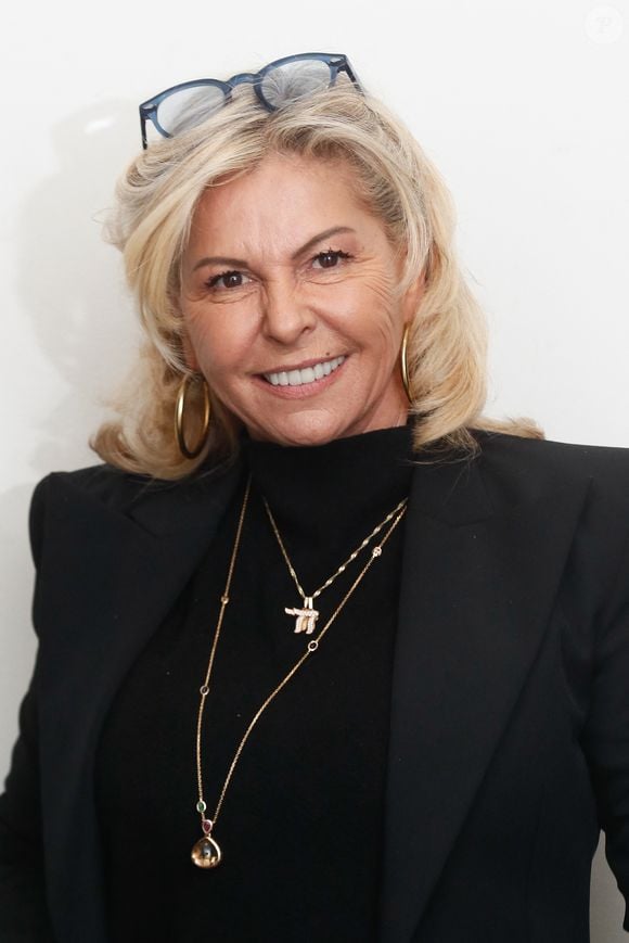 Exclusif - Caroline Margeridon en backstage de l'enregistrement de l'émission "100% logique" présentée par C. Feraud et diffusée samedi 1er mars à 21.10 sur France 2 et sur france.tv, au Studio du Lendit à Saint-Denis, France, le 12 décembre 2024. © Christophe Clovis/Bestimage