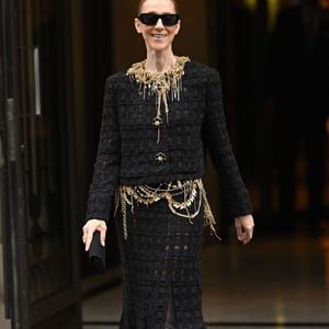 Céline Dion quitte l'hôtel "Royal Monceau" pour se rendre, pour son dernier concert, à la Plénitude Arena de Nanterre. Paris, le 17 octobre 2026.
© Pierre Perusseau/Bestimage
