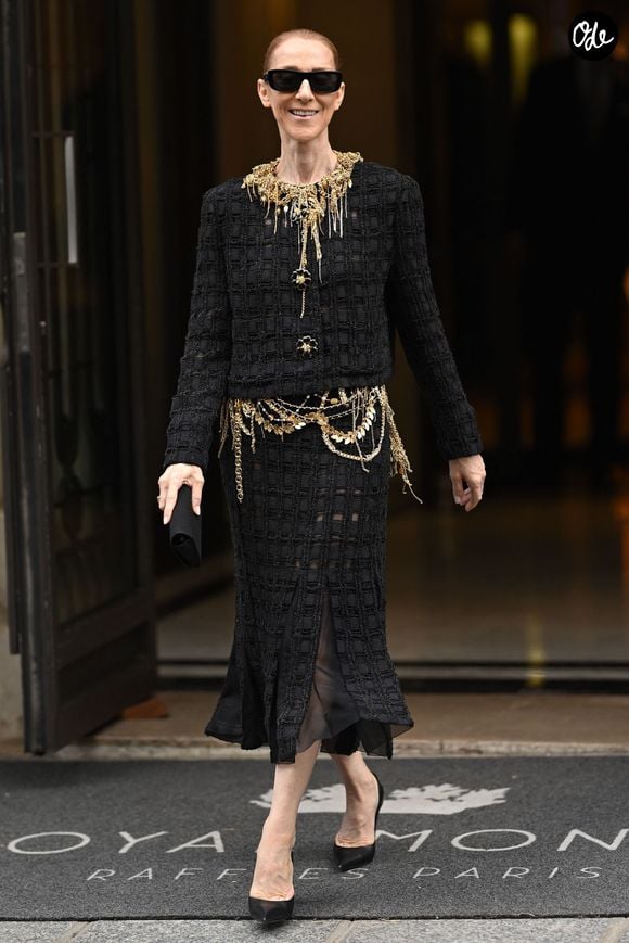 Céline Dion quitte l'hôtel "Royal Monceau" pour se rendre, pour son dernier concert, à la Plénitude Arena de Nanterre. Paris, le 17 octobre 2026.
© Pierre Perusseau/Bestimage