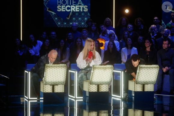 Exclusif  Michel Fugain, Lara Fabian, Théo Curin - Enregistrement de l'émission "La Boîte à Secrets N°19" dans les studios de la Cité du Cinéma à Saint-Denis, présentée par F.Bollaert et diffusée le 3 janvier sur France 3
© Christophe Clovis / Bestimage